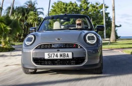 MINI Cooper Convertible S head on